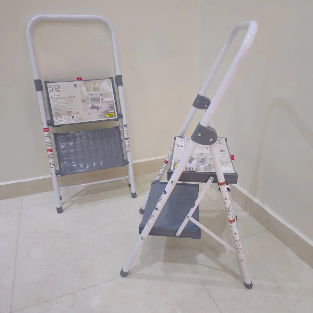 FOLDING STEP STOOL السلم المنزلي القابل للطي